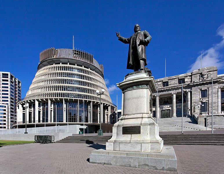 Seddon_Statue_in_Parliament_Grounds.jpg